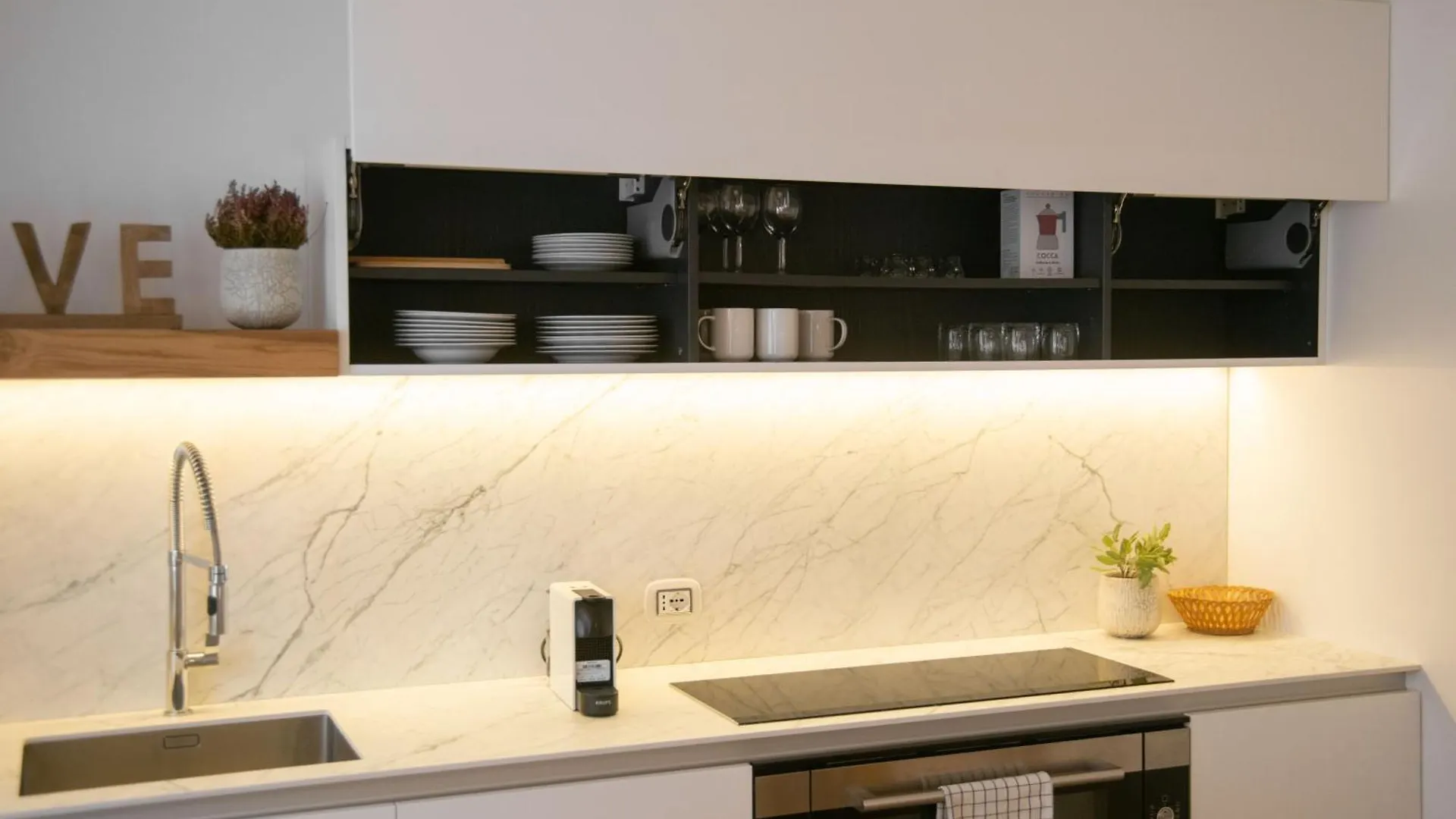 Apartmán White Moon Crema & Parking 0*,